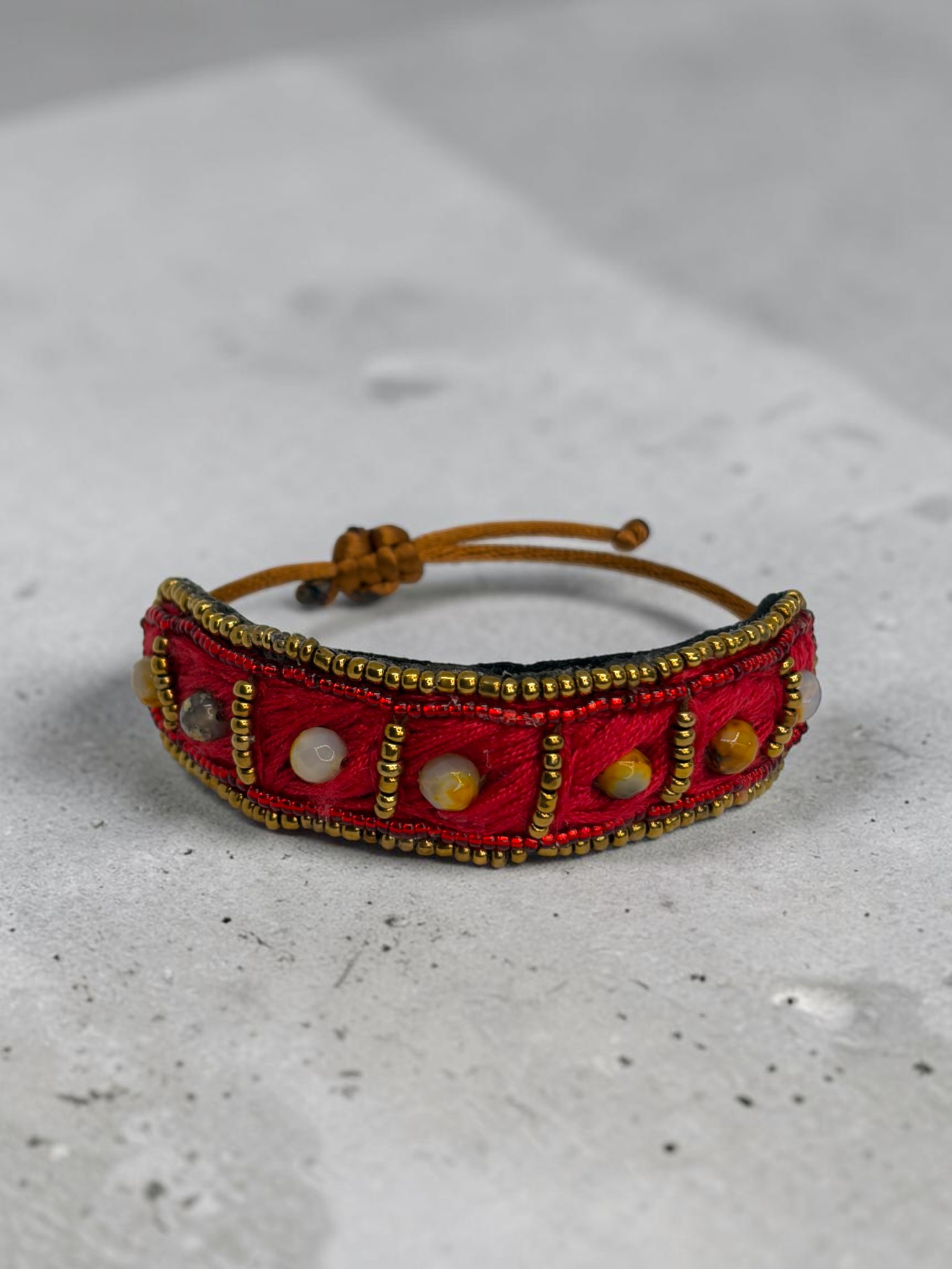 Pulsera Roja con Piedras