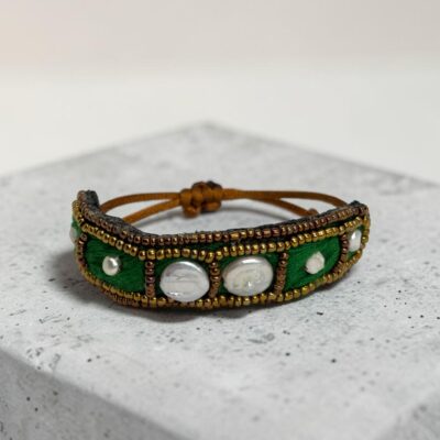 Pulsera Verde con Perlas de Río