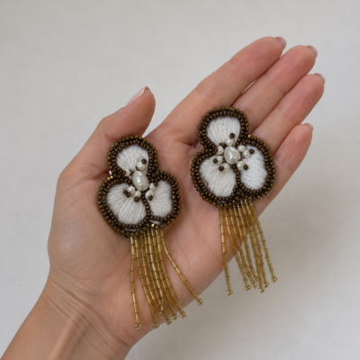 aro plumas y flecos círculo beige visón