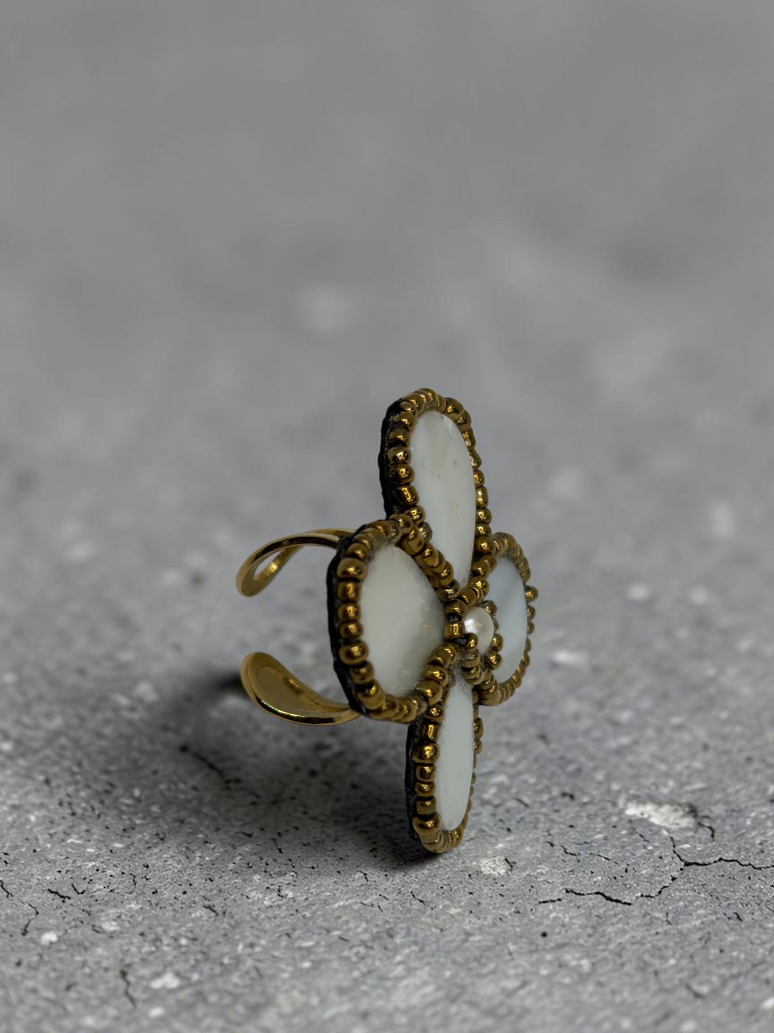 anillo flor nácar