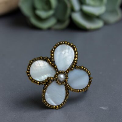 anillo flor nácar