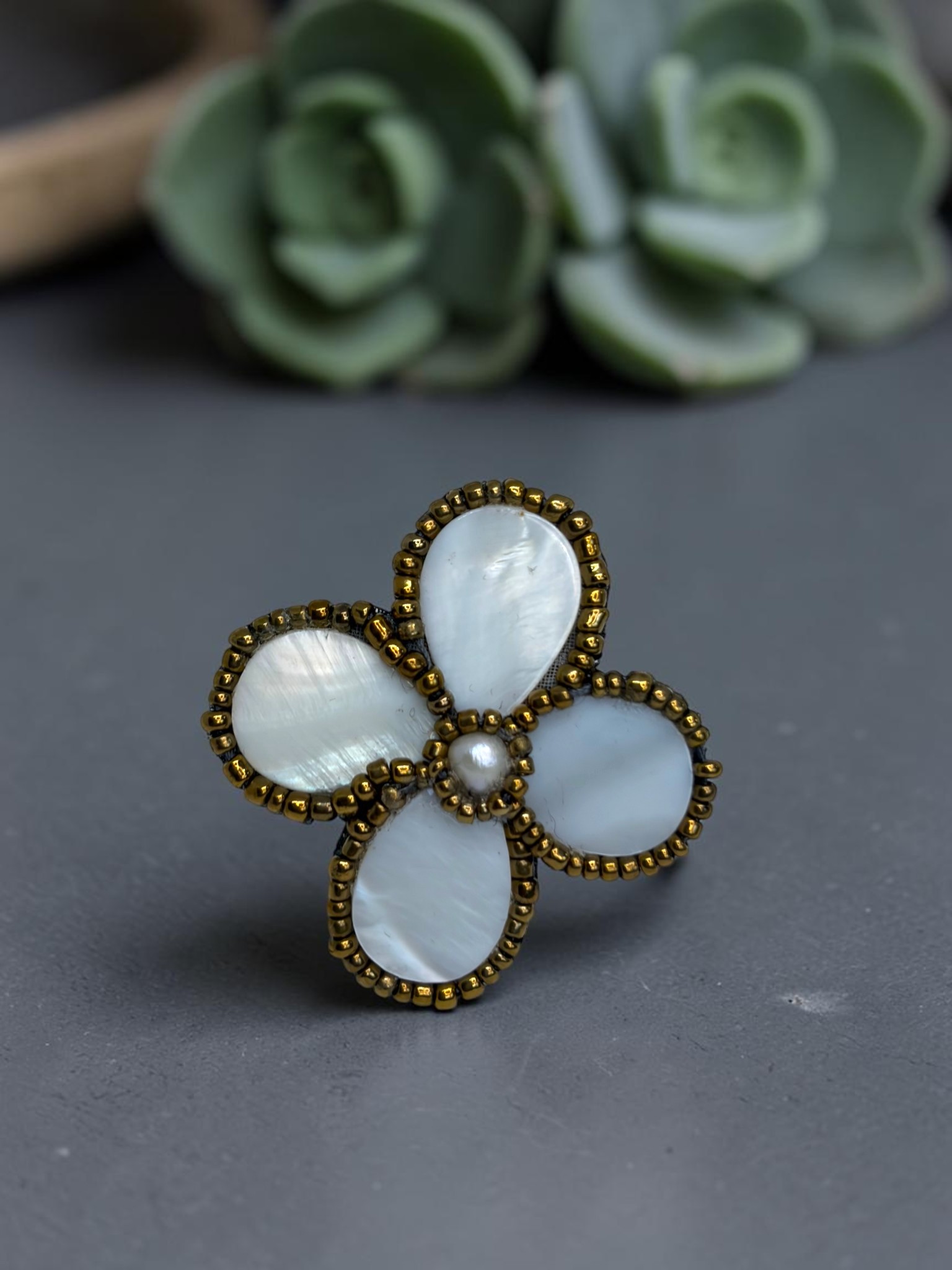anillo flor nácar