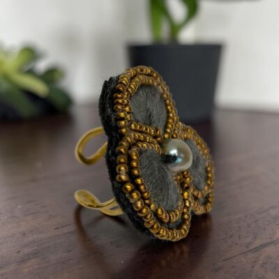 Anillo Trébol Plomo con Perla de río