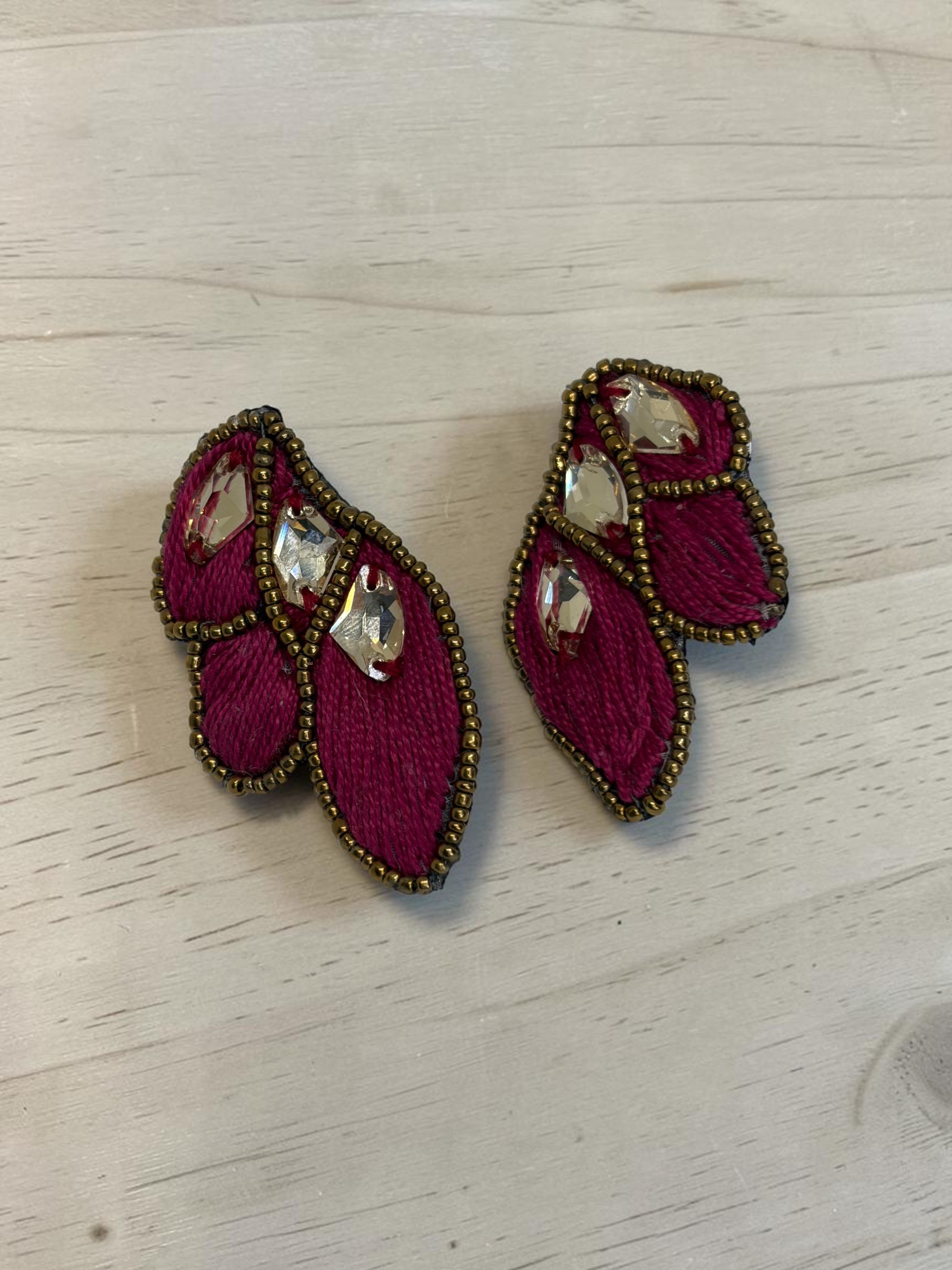 Aro Hoja Magenta con Cristales