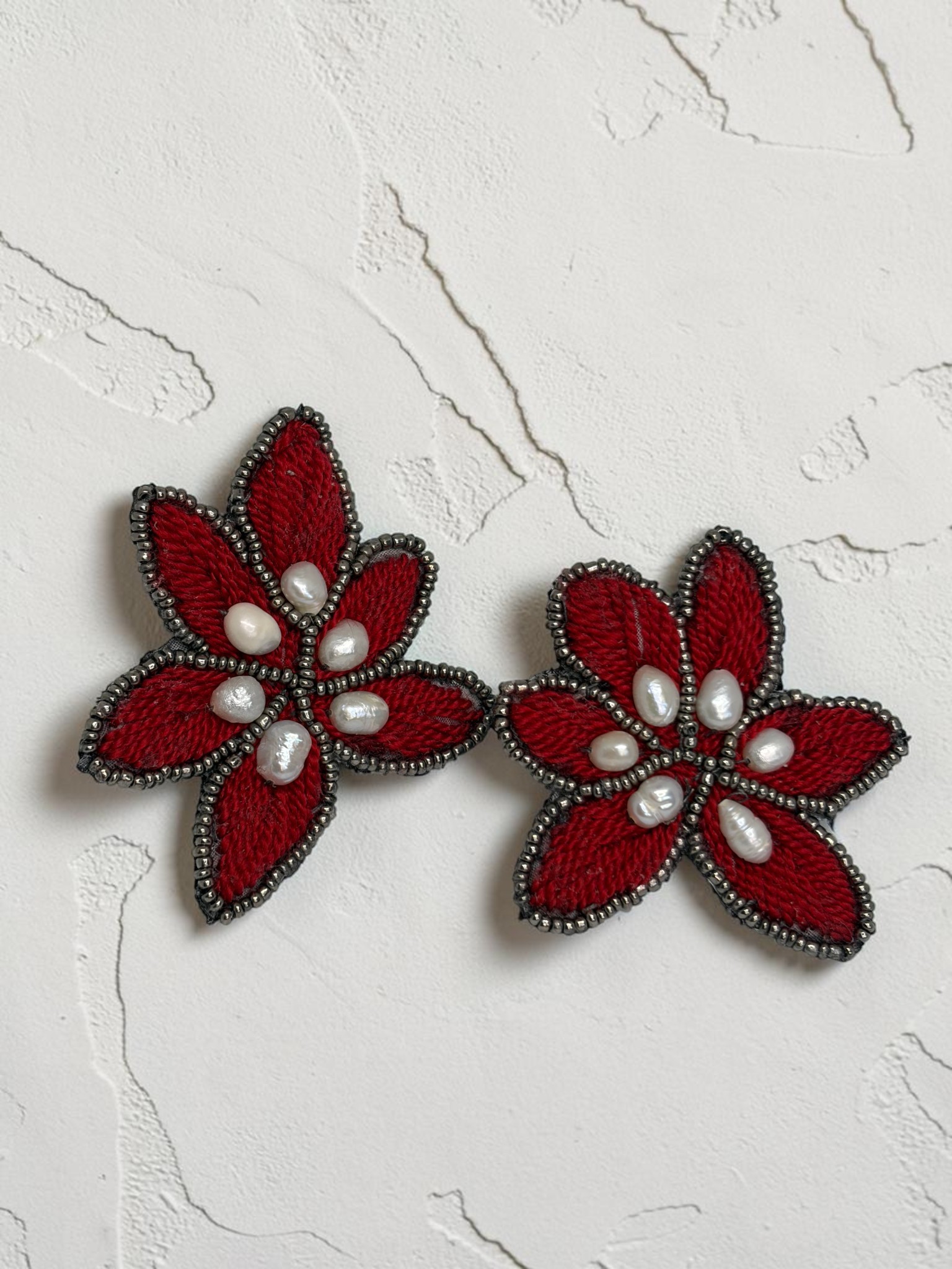 Aro Pasiflora Rojo con Perlas de Río
