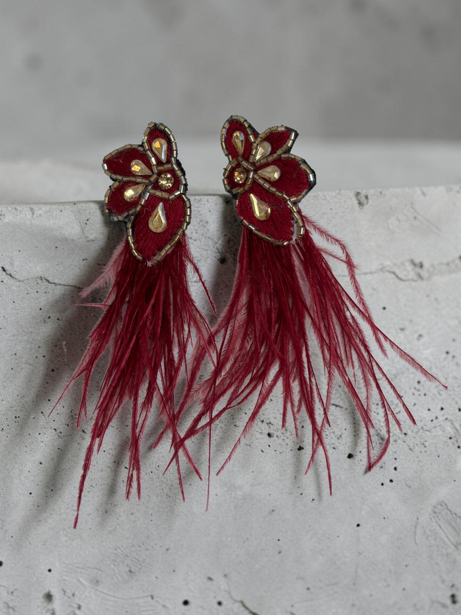 Aro Plumas y Flecos Anémona Roja