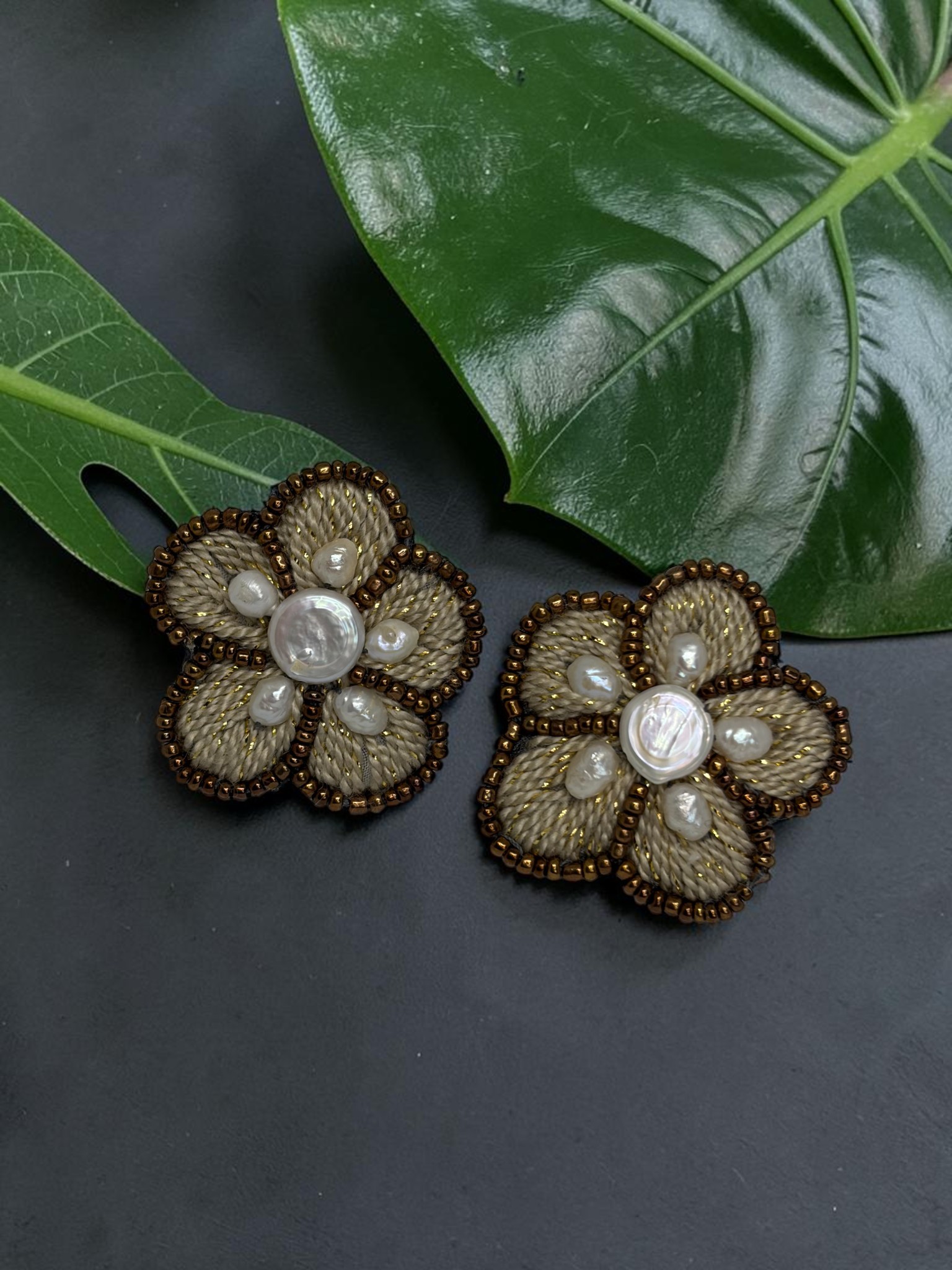 Aro Vinca Dorado y Perlas de Río