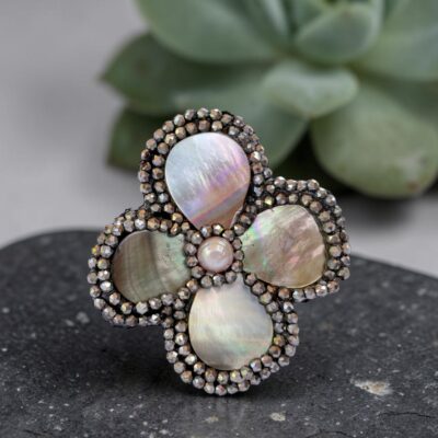 Anillo Flor Pétalos de Nácar