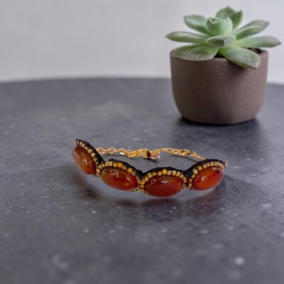 Pulsera de Piedras Dorada