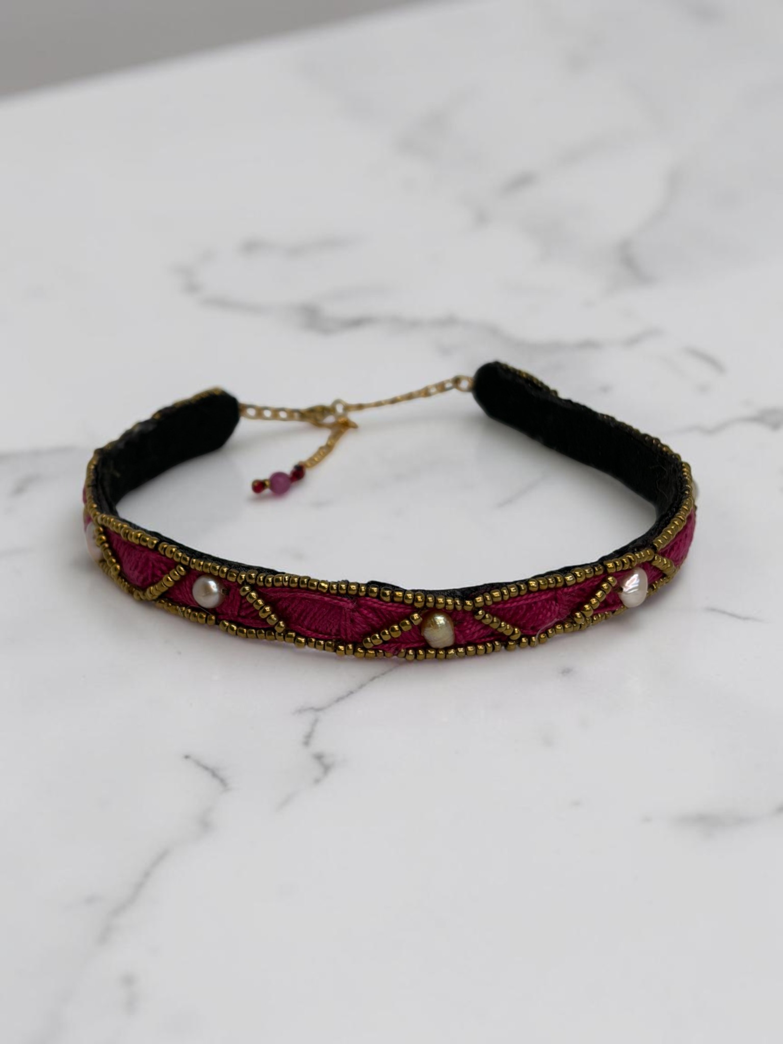 choker y doble pulsera 24990 o 25000 choker y doble pulsera magenta con perlas de rio y cadena 28x1 cm img 8298.jpg