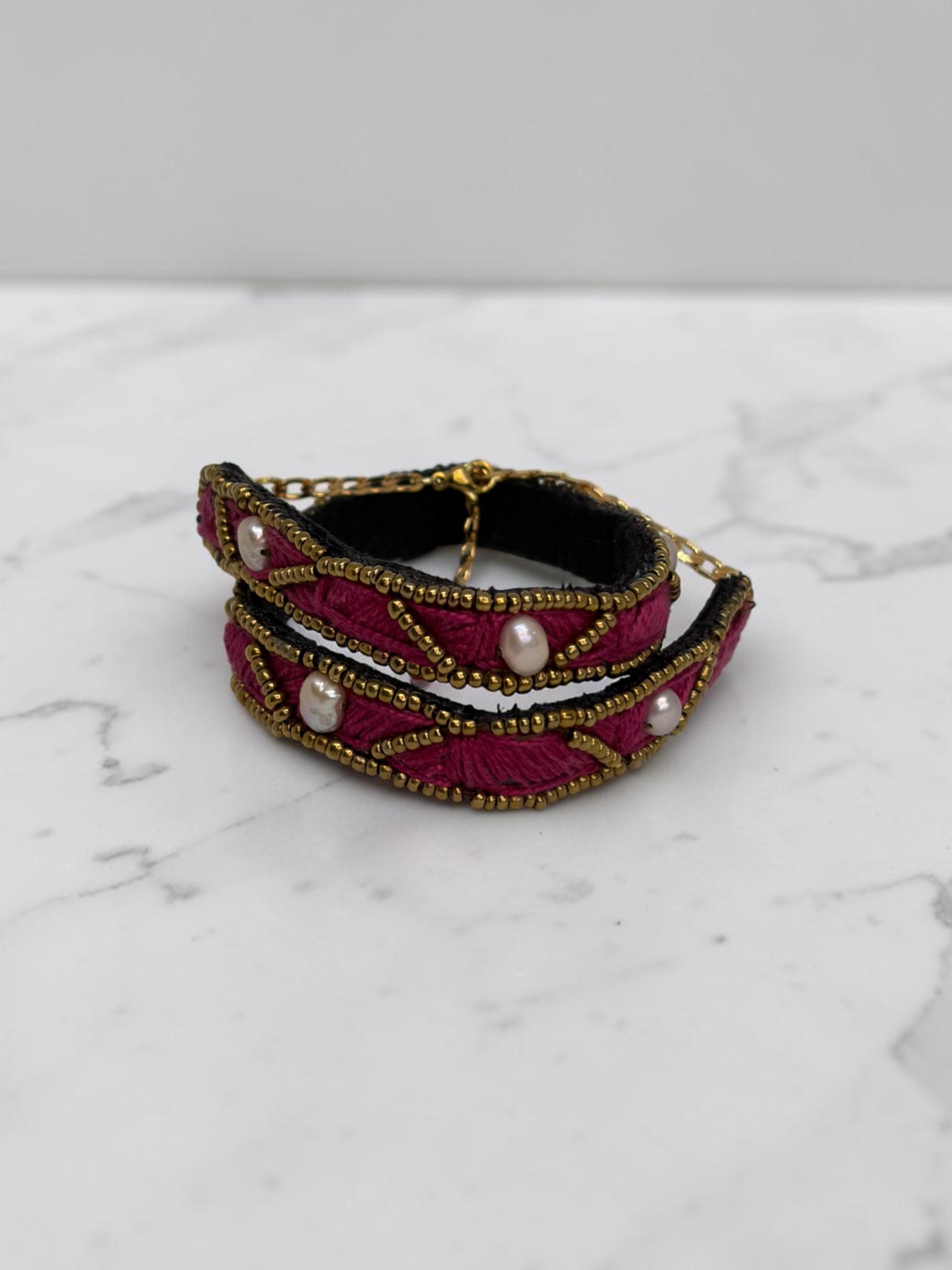 choker magenta con perlas de río