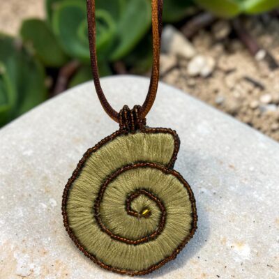 Collar Caracol Caqui