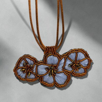 Collar Trío Flores Celeste
