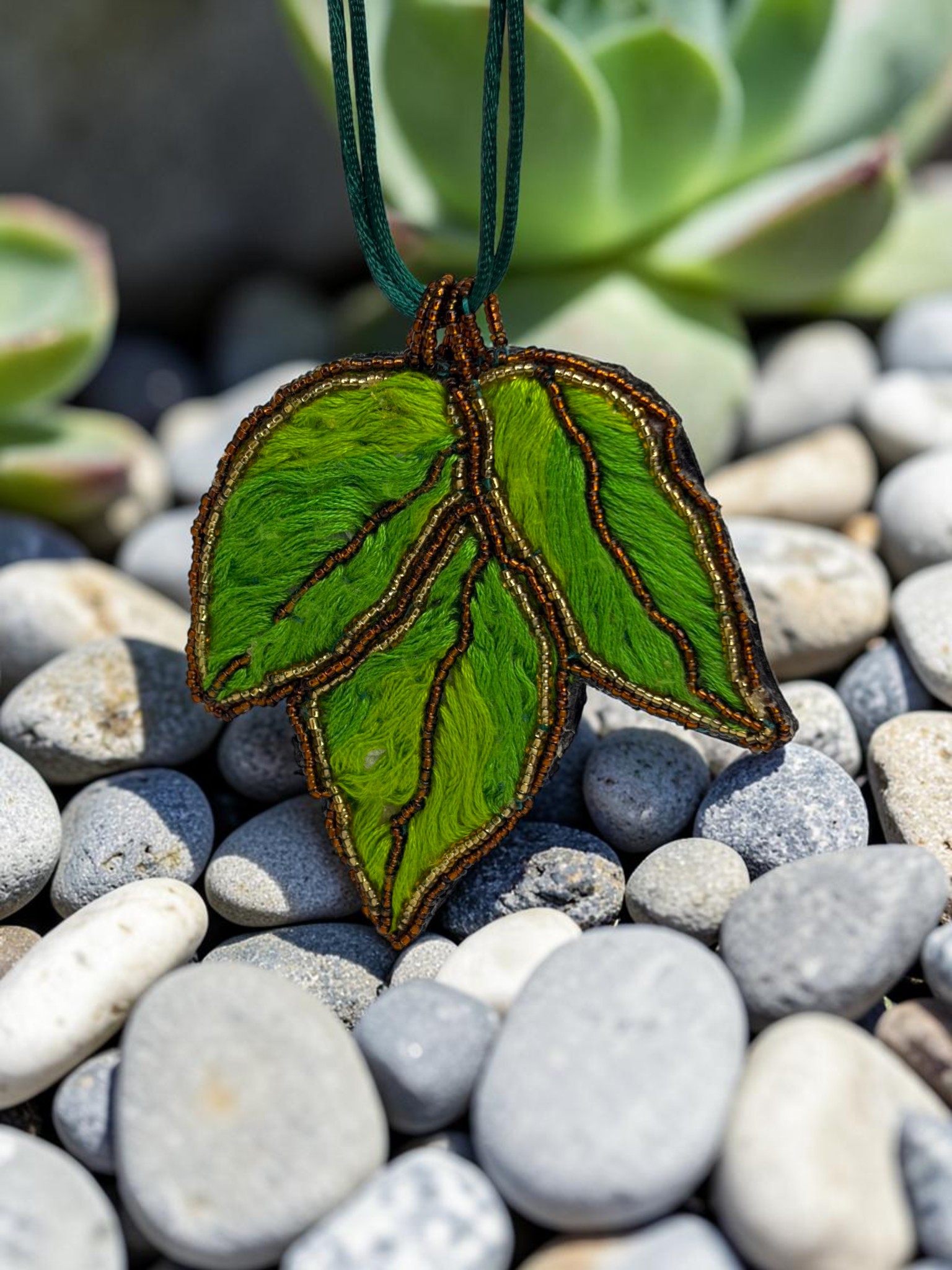 collares grandes 29990 o 30000 collar hoja verde 9x10 cm hoja verde 9x10 cm 2.jpg