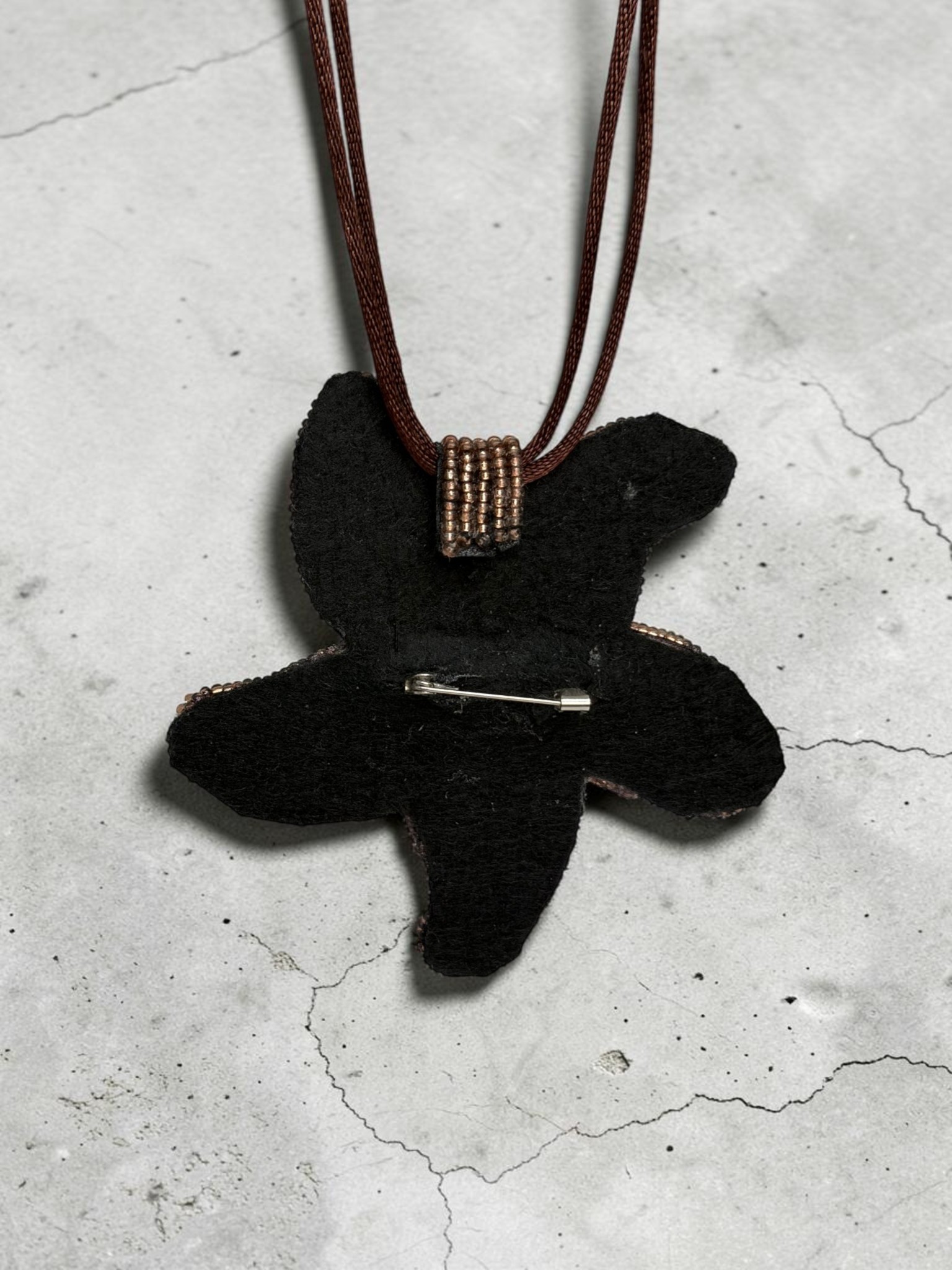 collar prendedor estrella rosa